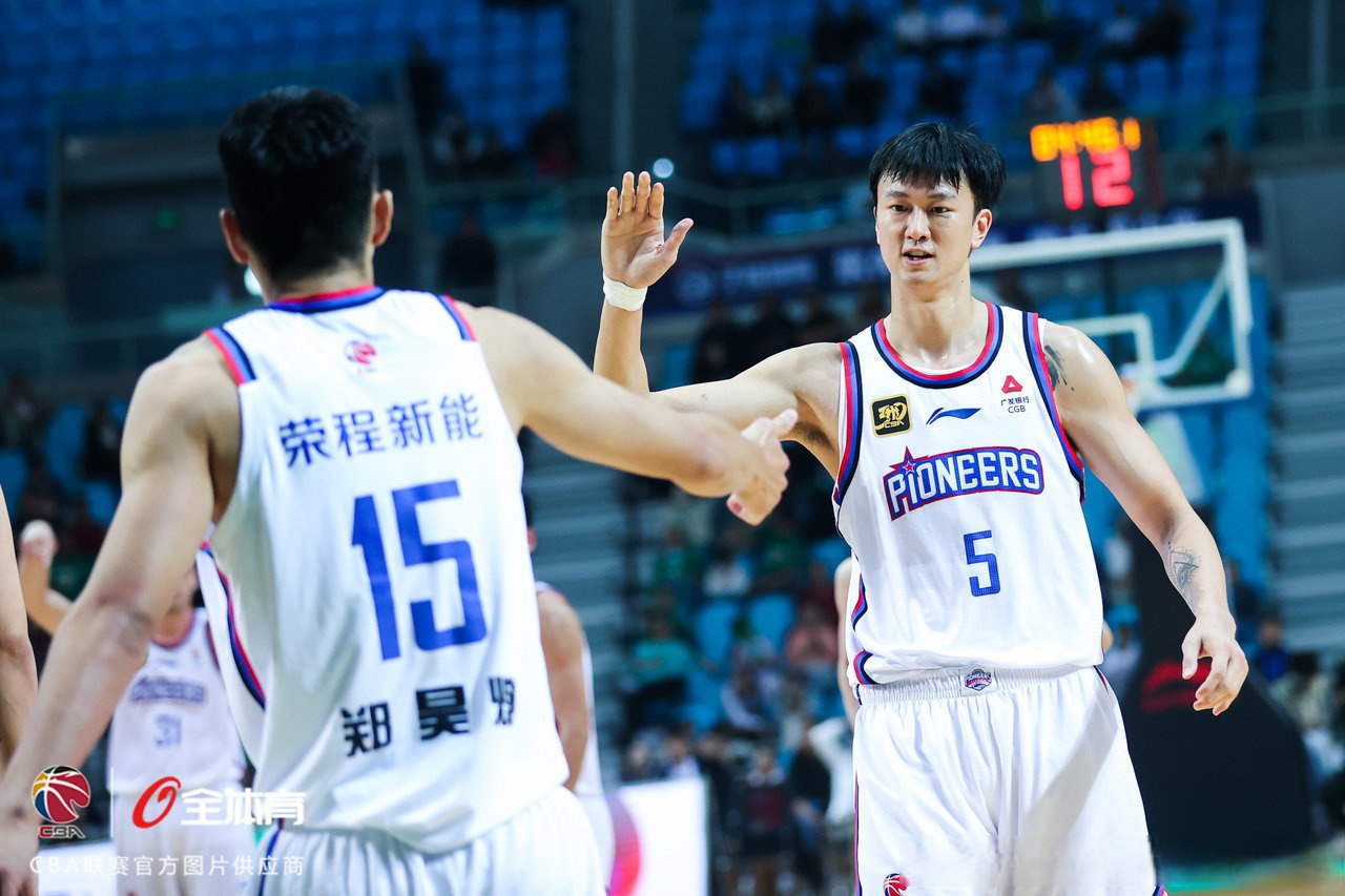 九游游戏中心包含CBA季后赛清晨再迎强敌，莱比锡篮板制胜，主帅态度：压力陡增，资深球员宣示担当的词条
